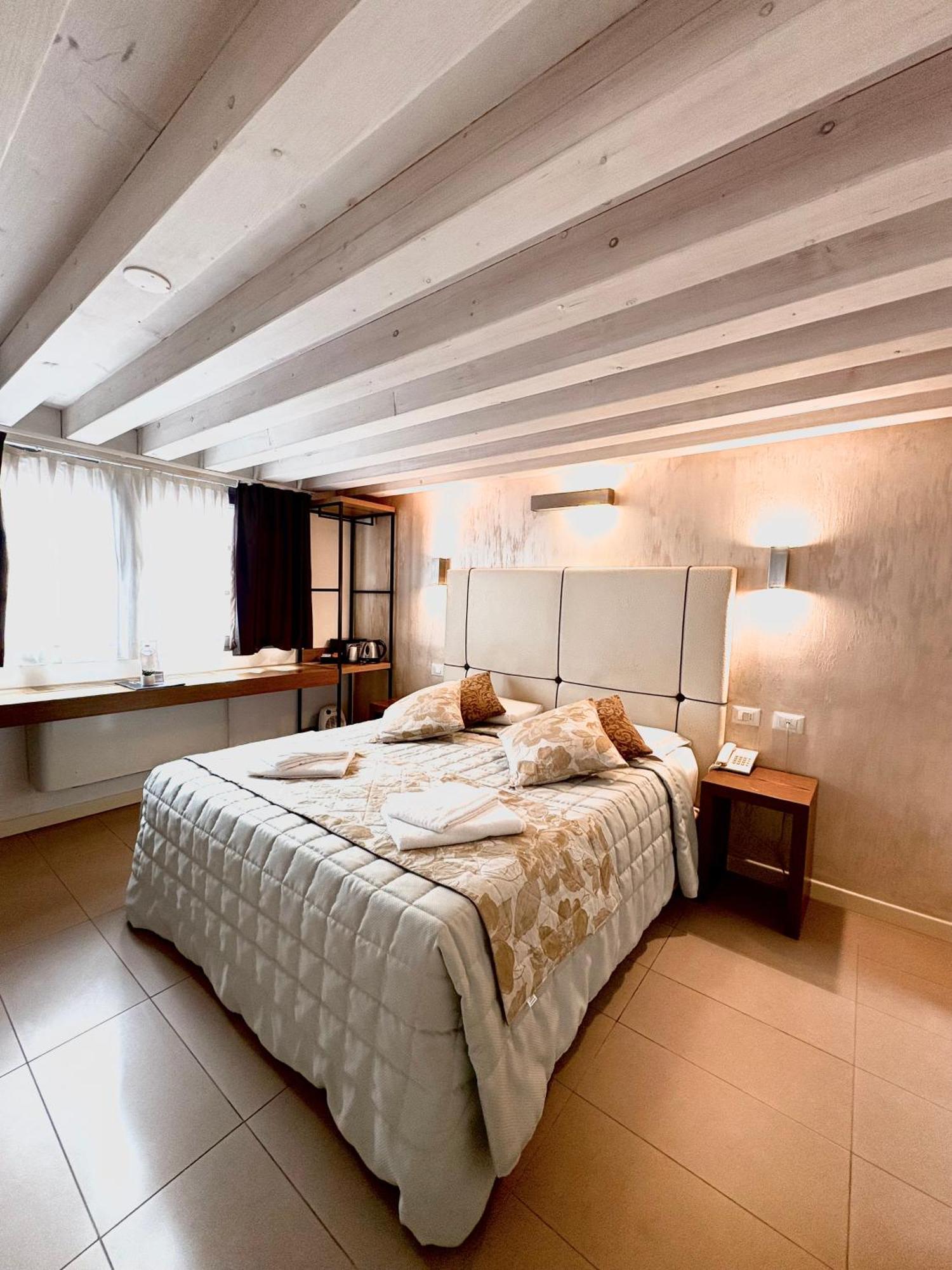 Al Canal Regio - Guest House Venice Exterior photo